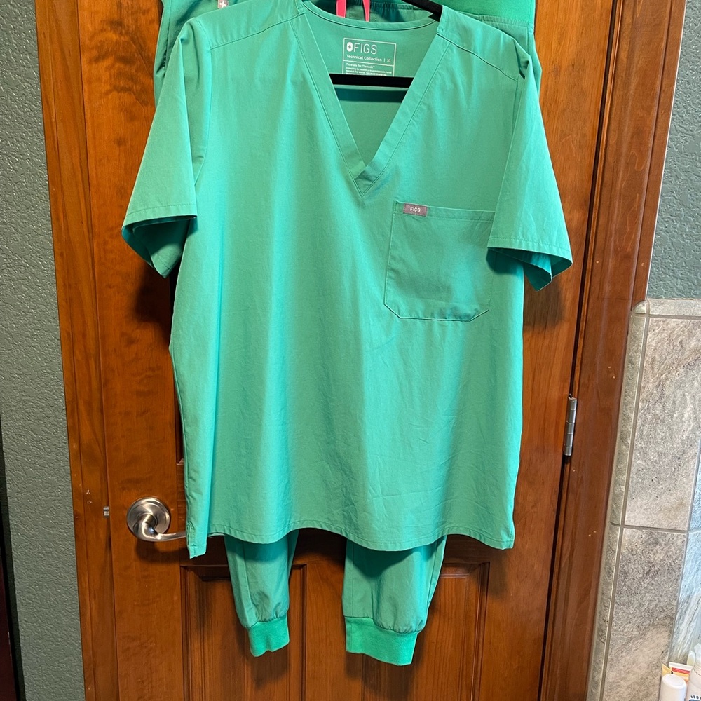 Figs Green Scrub Set